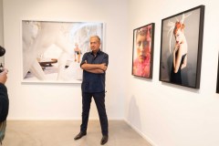 Mario-Testino-Unfiltered_-Mario-Testino-during-the-private-view-of-his-solo-show